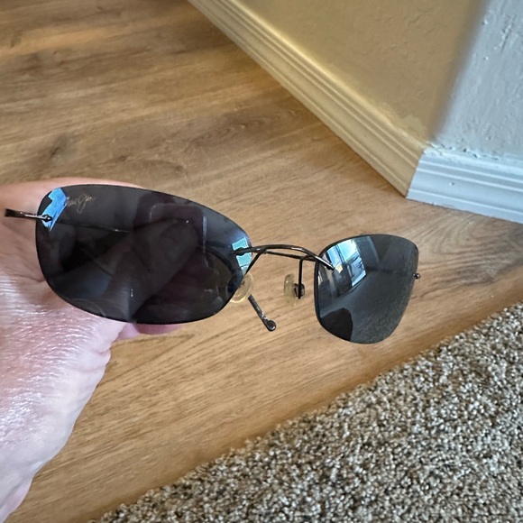 Maui Jim Sunglasses MJ-902-02 Kapalua Titanium Gunmetal Rimless - Picture 2 of 5